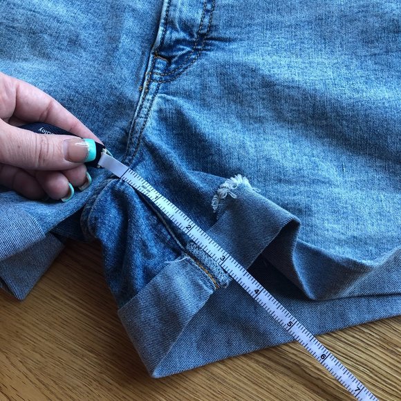 H&M High Waisted Cuffed Shorts Light Wash Size 4 - Picture 13 of 13